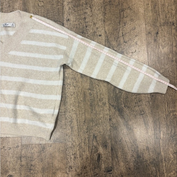 Hollister Beige and White Knit Oversized Sweater - Picture 8 of 10